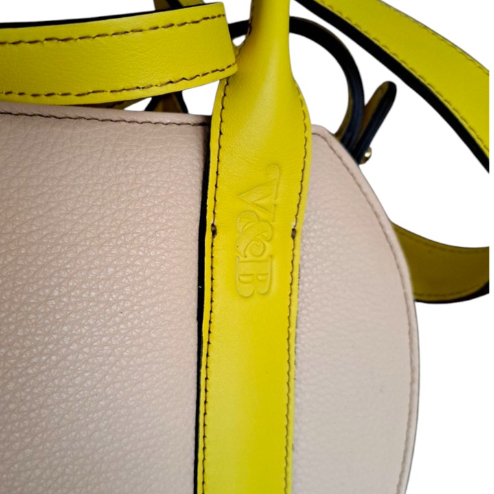 Bolso Bandolera Redondo Nyssa Piel Arena, Terracota y Amarillo Limón - Imagen 4