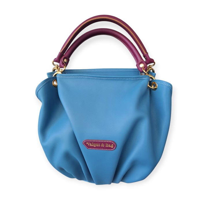 Bolso de hombro Dante en piel de ternera azul y berenjena hecho artesanalmente en España – vista frontal