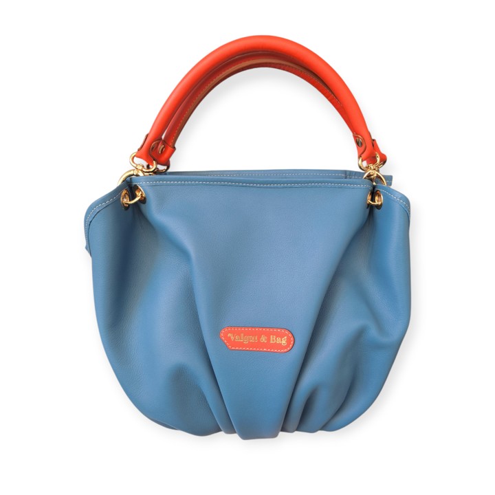 Bolso de hombro Dante en piel de ternera azul hecho artesanalmente en España – vista frontal