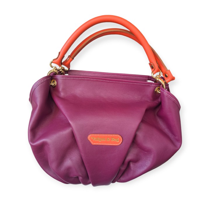 Bolso de hombro Dante en piel de ternera berenjena hecho artesanalmente en España – vista frontal