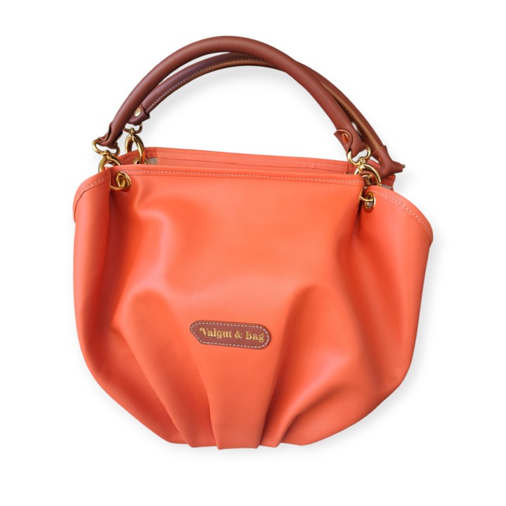 Bolso de hombro Dante en piel de ternera naranja hecho artesanalmente en España – vista frontal